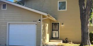 2 bedroom, 2.5 bath, 1 car garage townhouse in the Broadmoor area Gallery 1