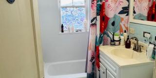 2Br/1Bth apartment! Great Location! Very spacious, lots of light! Gallery 13