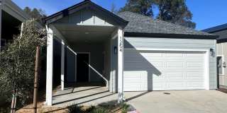 Brand New Build on Old Alturas - ALL Electric with City of Redding Solar! Gallery 1