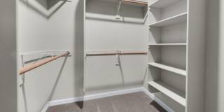 Furnished 3 Bed/Office Luxury Model Home on Westside Gallery 32