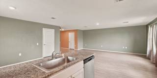 Beautiful 4-Bedroom Home with Golf & Clubhouse Access Gallery 12
