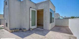 Contemporary 2 bedroom 2.5 bath at the heart of LA Gallery 23