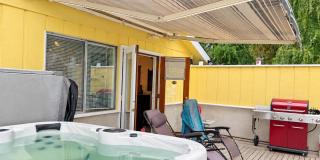 1BR/1BA with Hot Tub and Large Yard Gallery 1