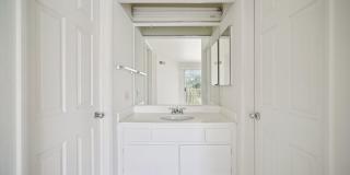 Spacious Townhome Located in the Highly Desirable Shadow Ridge Community of Oak Park Gallery 18