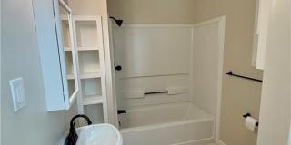 494 Parkway Drive NE Gallery 9