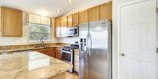 FENCED IN YARD!!!  Beautiful 4/3 UPDATED SF Home in Gaithersburg Gallery 3