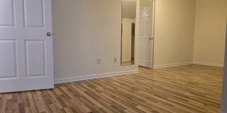 511 Elm Street Gallery 18
