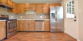 Pet Friendly Three Bedroom! Gallery 8