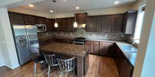 Spacious 5-Bed, 2.5-Bath Single-Family Home in Redmond Spacious 5-Bed, 2.5-Bath Single-Family Home in Redmond Gallery 7
