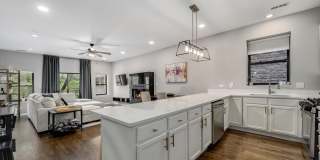 1751 W DIVISION Street Gallery 3