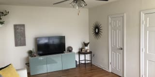 Riviera Park Apartments & Townhomes Gallery 13