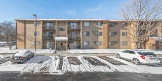 2 Bedroom Condo in the Virginia Road Condominiums in Crystal Lake! Gallery 1