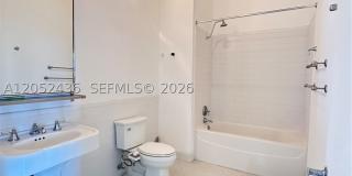 1749 NE Miami Ct Gallery 9