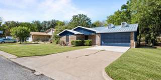 Updated Home in Downtown Granbury Gallery 1