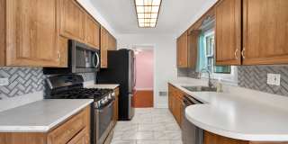 Gorgeous 3 Bedroom Home in Mount Prospect! Gallery 3