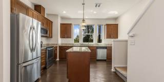Silver Lake Townhome with Two Ensuite Bedrooms Gallery 9