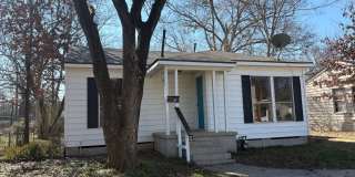 Amazing 2 bedroom/1 bath house with laundry room! Gallery 1