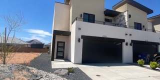 Beautiful 3 Bedroom Crimson Townhome Gallery 1