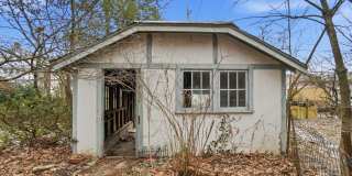 Private House on iuka ave Ravine – Central Campus – Newly Renovated - Flexible Pricing Gallery 35