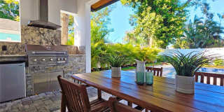 Bold Contemporary Sarasota Luxury Home. 4 Beds/ 4 Baths. Private Pool and Summer Grill. Gallery 61