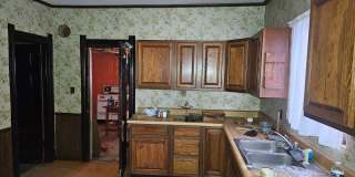 2424 Broadway St Gallery 12