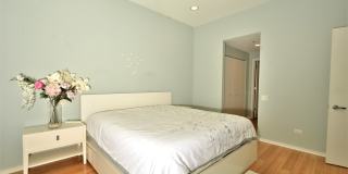 65 E Monroe Street Gallery 18