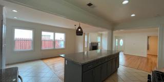 MOVE-IN READY! House w/full guest unit; near to Ventura Blvd! Gallery 8