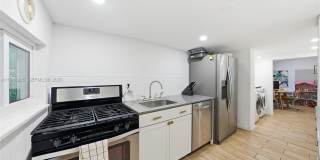 71 NE 46th St Gallery 32