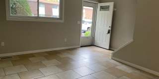 Avon -Townhouse 2 bedrooms 1.5 Baths Gallery 6