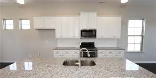 4bd 3.5b Almost New Townhome Gallery 9