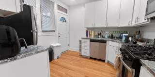 Bright and Sunny Updated 3-bed/1-bath near Loyola Gallery 3