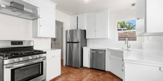 Recently Renovated University Heights 2 Bed 1 Bath with 2 off-street parking spaces! Pet OK! Gallery 12