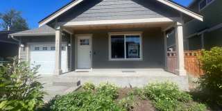 3 Bed, 2.5 Bath with Garage and Fully Fenced Back Yard Gallery 1