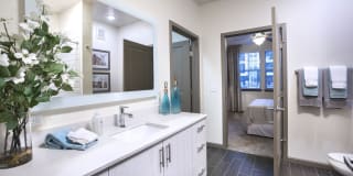 Drake at Midtown Gallery 9