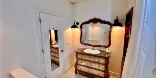 Prime Location 4 Bedroom 3 1/2 bath 2 garages! Gallery 26