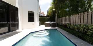 10560 NW 69 TER Gallery 25