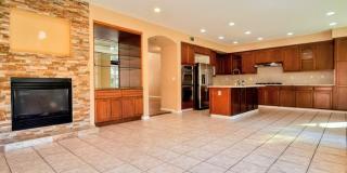 Beautiful & Spacious 5bd House w/In-law Suite on 1st Floor Gallery 1
