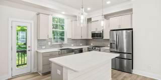 Like New Townhome Ready for Immediate Move-In!!! Oakhurst Gallery 1