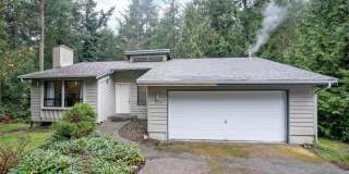 Charming 4 Bed, 2.5 Bath Gem in Gig Harbor Gallery 1