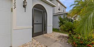 Spacious Riverview Rental in South Fork Lakes with Oversized Screened Patio & 2-Car Garage Gallery 4