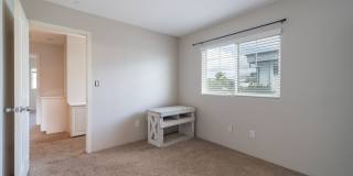 PRIME CORNER UNIT WITH CENTRAL AC!!! 3BR, 2.5BA WITH 2-CAR GARAGE Gallery 19
