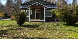 Charming 2-Bedroom Home Across from the Park! Gallery 1