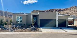 Beautiful Three Bedroom Home in Desert Cliffs Gallery 1