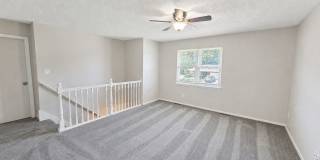 Spacious 3 Bed, 2 Bath Split-Level Duplex with Garage in Lee's Summit! Gallery 3