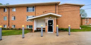 Updated Rocky River Condo – 1 Bed, 1 Bath in Prime Location Near Shopping  Lake Erie Gallery 1