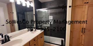 Gorgeous Townhome in Central Farmington with Three Bedroom Plus an Office Gallery 14