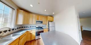 3Bedroom/2full+2Half Baths - Garage Townhouse in King Farm! Gallery 7