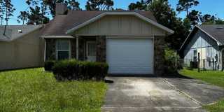 Available from May 15th.  2 Bedroom home with garage. Great Area and Location! Gallery 1
