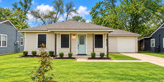 Beautiful 2/1/1 w/ study in Angleton!! Very Cute Home ! Gallery 1