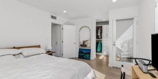 2147 N Beachwood Dr Gallery 5